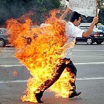 Китаец сжег себя в знак протеста против конфискации байка