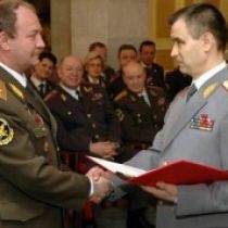 Липовый генерал предлагал наградить всех желающих в Кремле