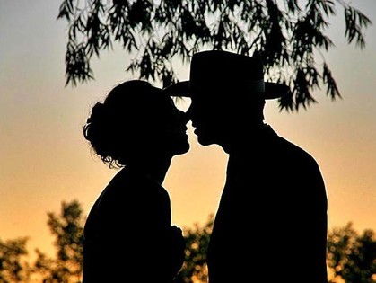 Поцелуй: история романтической традиции
