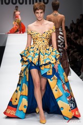 Сыр, поп-корн и Макдональдс - показ Moschino осень-зима 2014/2015