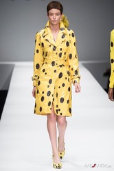 Сыр, поп-корн и Макдональдс - показ Moschino осень-зима 2014/2015