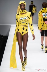 Сыр, поп-корн и Макдональдс - показ Moschino осень-зима 2014/2015