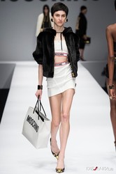 Сыр, поп-корн и Макдональдс - показ Moschino осень-зима 2014/2015