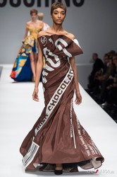 Сыр, поп-корн и Макдональдс - показ Moschino осень-зима 2014/2015