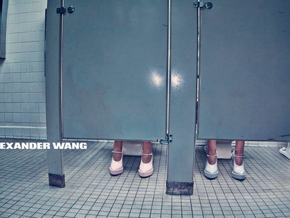 Ноги, кафель и унитаз: новая рекламная компания Alexander Wang