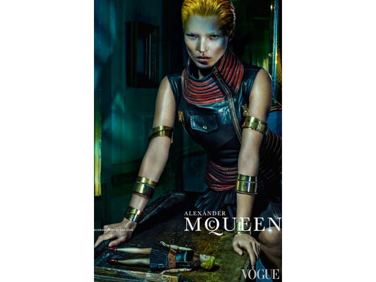 kate-moss-alexander-mcqueen-1