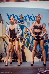 Небо. Девушка. Самолет