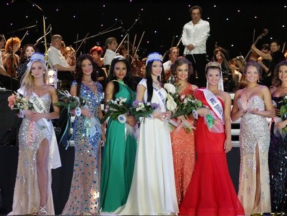 Харьковчанка благодаря внешности выиграла машину