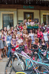 В Харькове прошел «клетчатый» велопробег для девушек