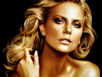 Что носят звезды? Шарлиз Терон (Charlize Theron)
